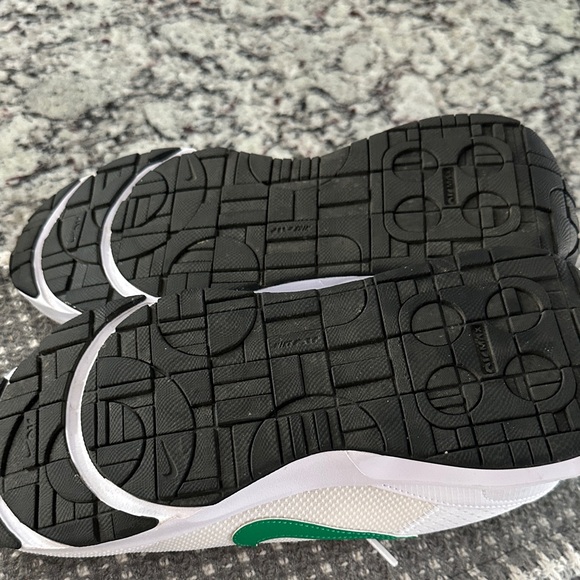 Air Max Nike women white & beige Sneakers with Green Highlights - Picture 7 of 7